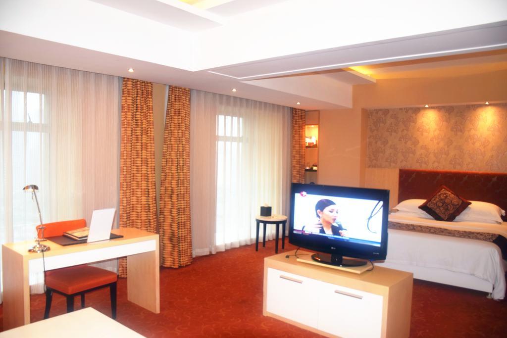Puxi New Century Hotel 上海市 エクステリア 写真